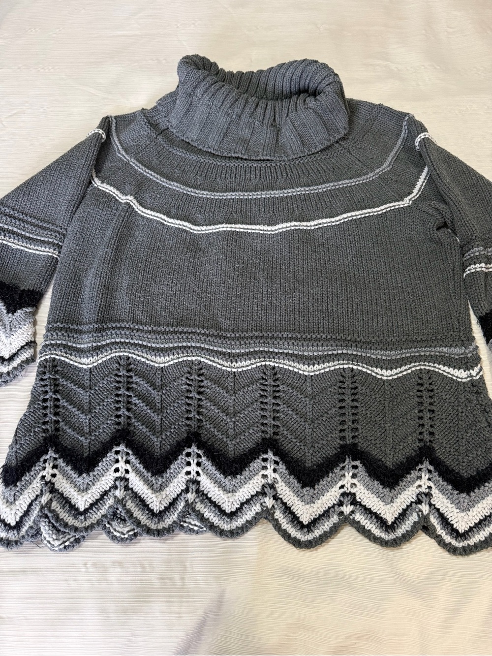 Denim 24/7 Charcoal Gray Chevron-Trim Turtleneck Sweater